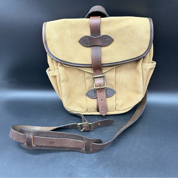 Filson Other - Filson Small unisex Rugged Twill canvas Tan Crossbody Field Bag 9”
